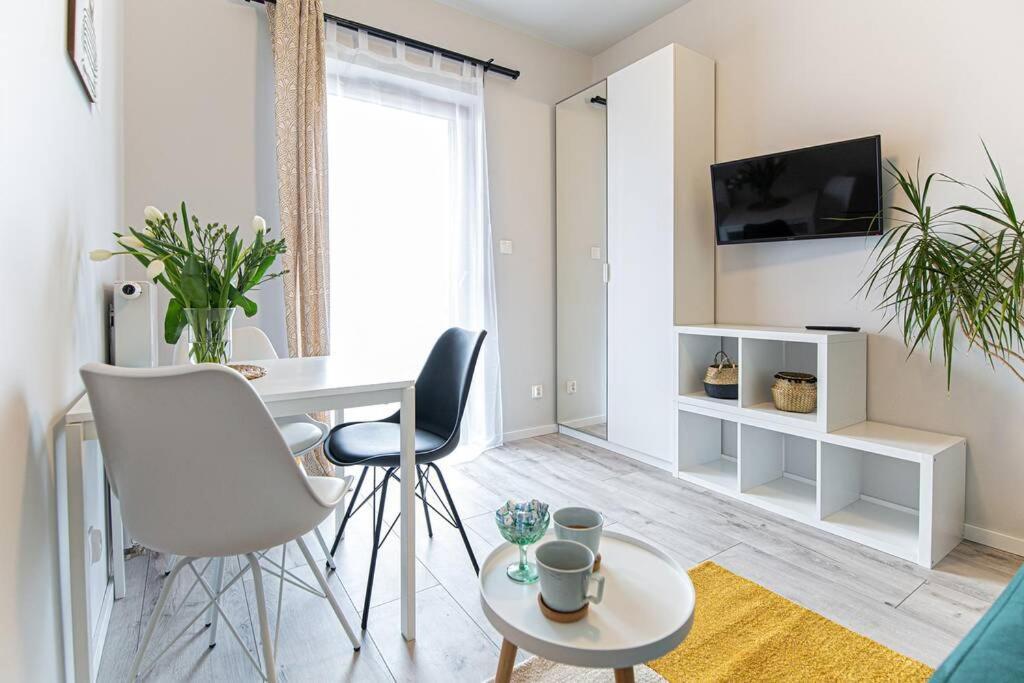 Apartament With Garden Bezplatny Parking !!! Krakow Bagian luar foto